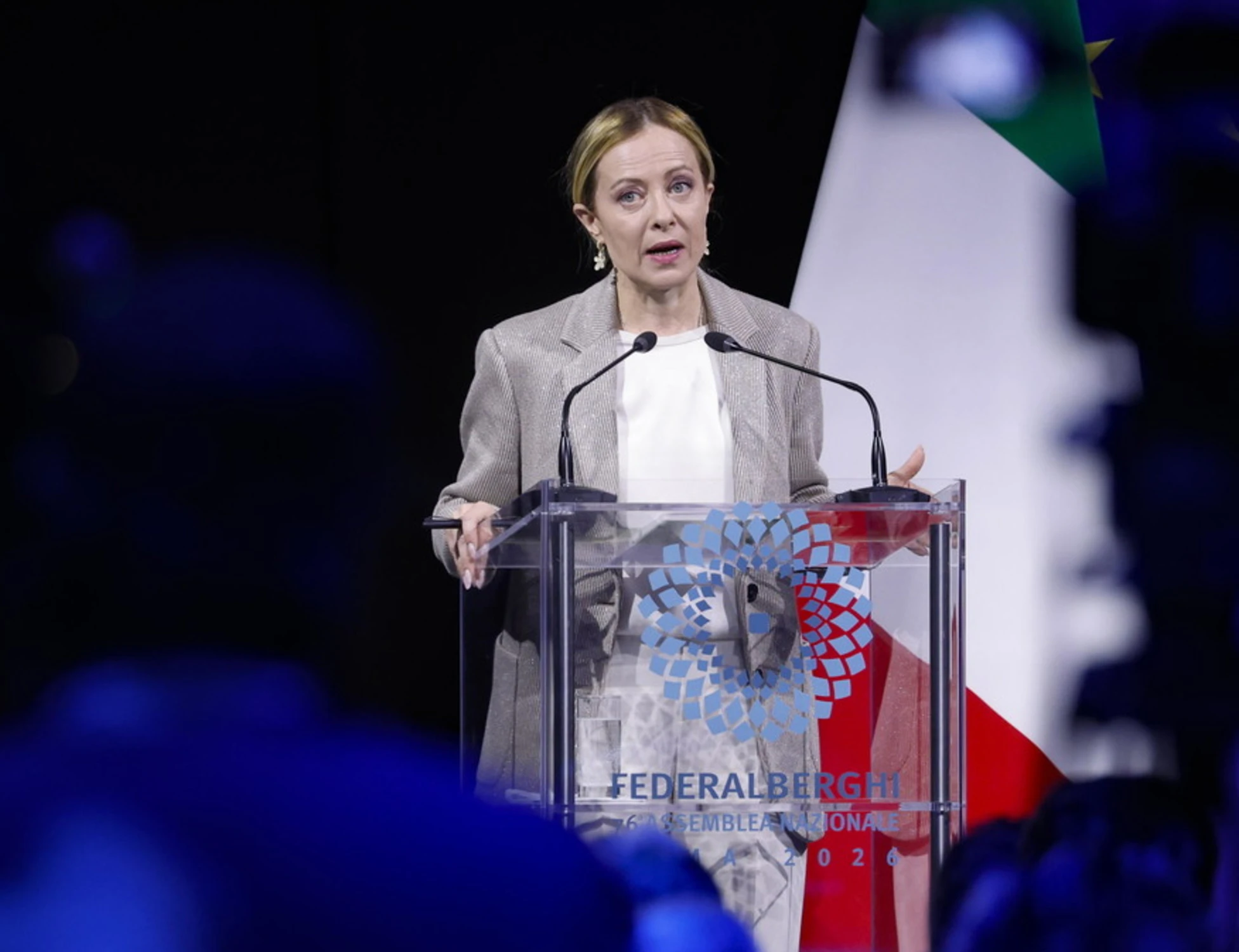 Meloni a Federalberghi, "di che pasta siamo fatti. Siamo italiani". Una lezione alla sinistra