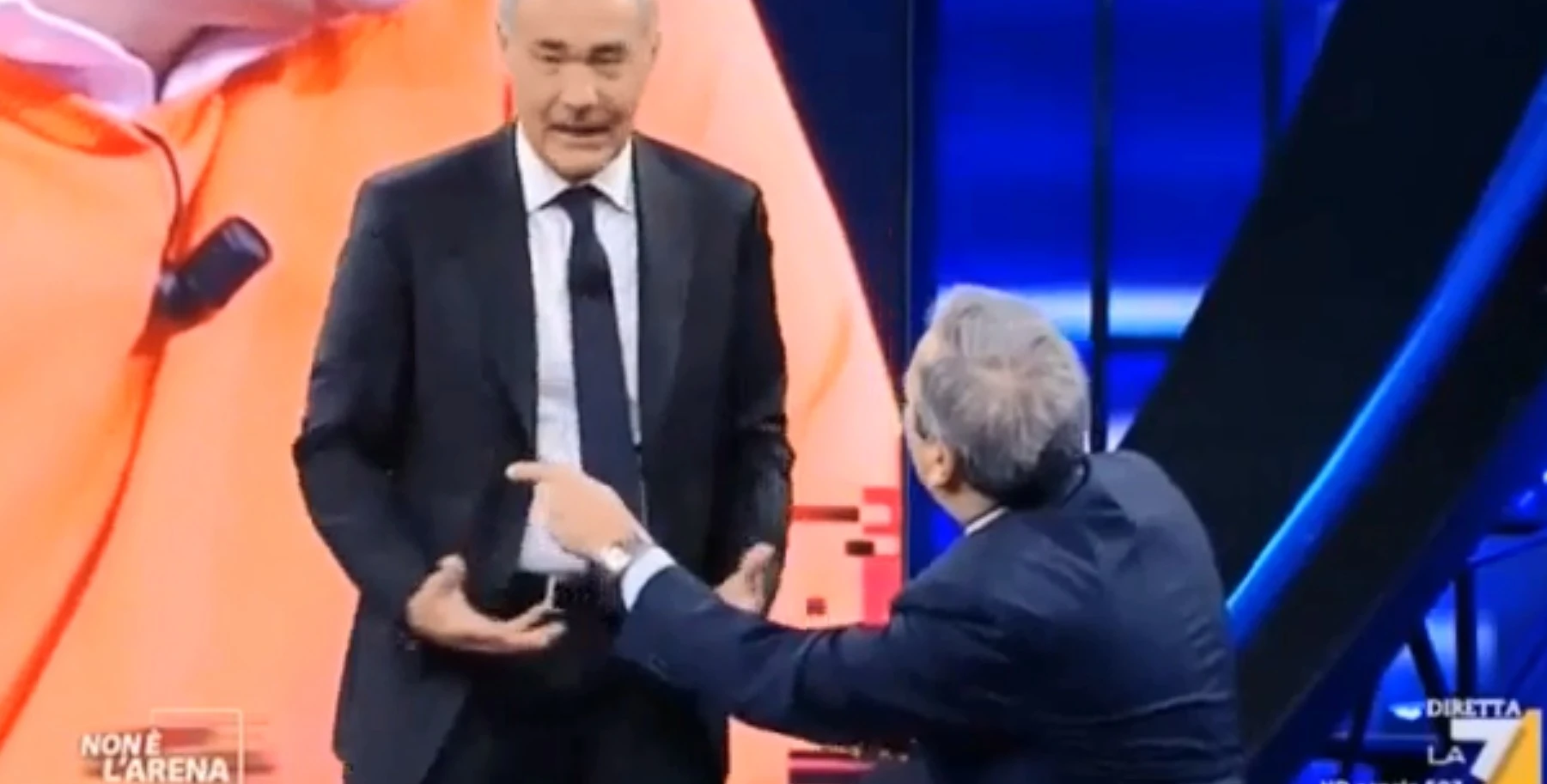 Non è l'arena, battutaccia di Massimo Giletti contro Barbara D'Urso: urla incontrollate, così...