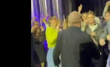 Varoufakis, come l'hanno beccato in discoteca in Russia: imbarazzo clamoroso