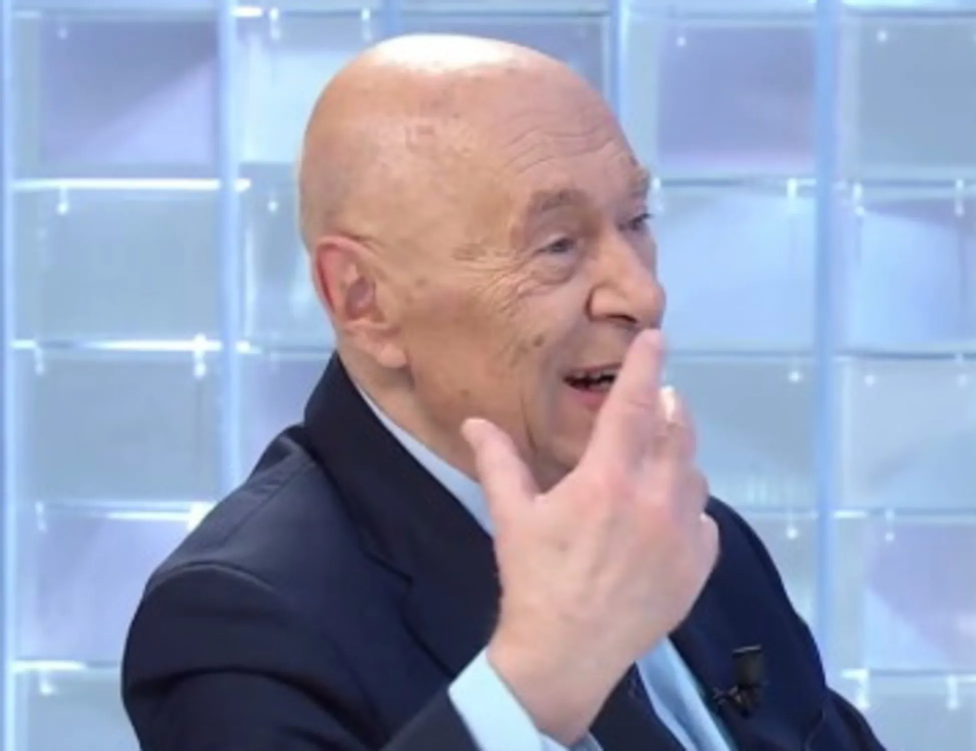 Leggi l'articolo: "Faccia un passo indietro e lasci a Conte": Mieli annienta Schlein