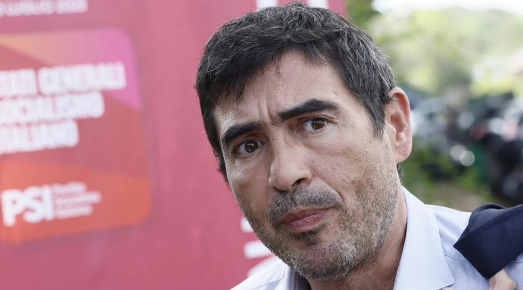 Nicola Fratoianni, insulti sul governo Meloni: "Umiliante, vergognatevi"