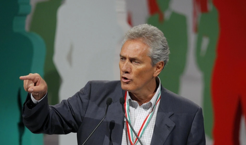 Il bue Rutelli dà dei cornutiagli asini Grillo e De Benedetti"Dovete essere più trasparenti"