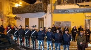 Cutro, striscioni e peluche: il flop della protesta in piazza