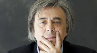 Covid, il complotto di Carlo Freccero: "Ci governano con la paura e gli italiani obbediscono. Chi c'è dietro"