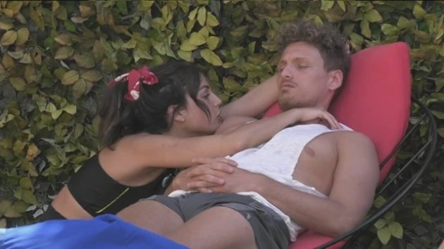 Grande Fratello, Francesca De Andrè e Gennaro "coppia più brutta dell'estate". Umiliati fuori dalla casa