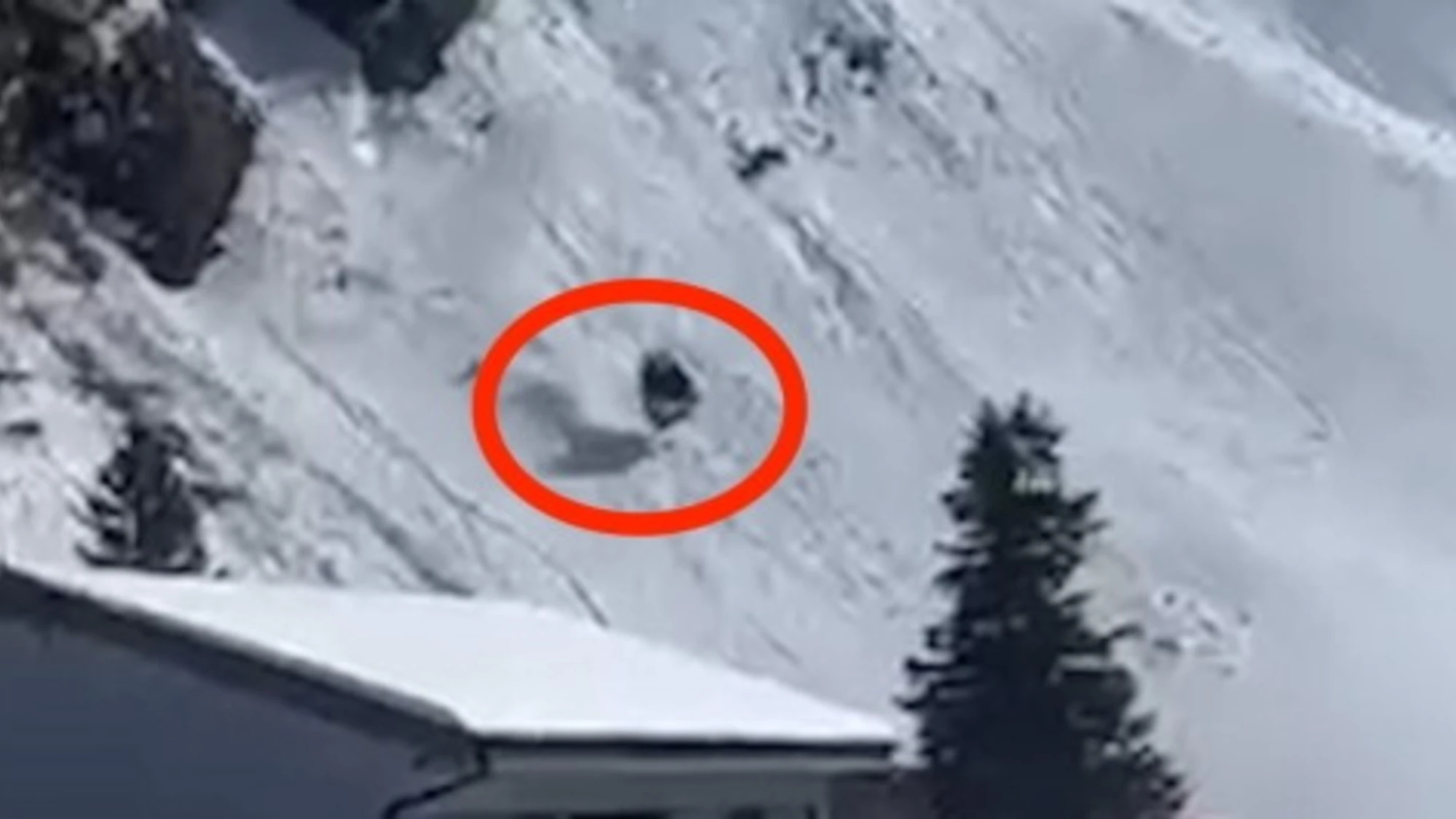 Svizzera, ovovia precipita nel vuoto a causa del forte vento: un morto 