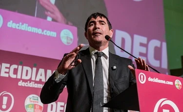 https://media.liberoquotidiano.it/yj6zoiAZ6g7kxUXomiPZW0ER3l80XgsI0aTzoN5YCsI/width:800/quality:90/aW1hZ2VzLzIwMjYvMDUvMjAvMTcwMDQzNDUzLTRjYTM1ZjIxLTFiZDAtNDRiNS05MWU0LTcwYmVjYTljMDY1My5qcGc.webp