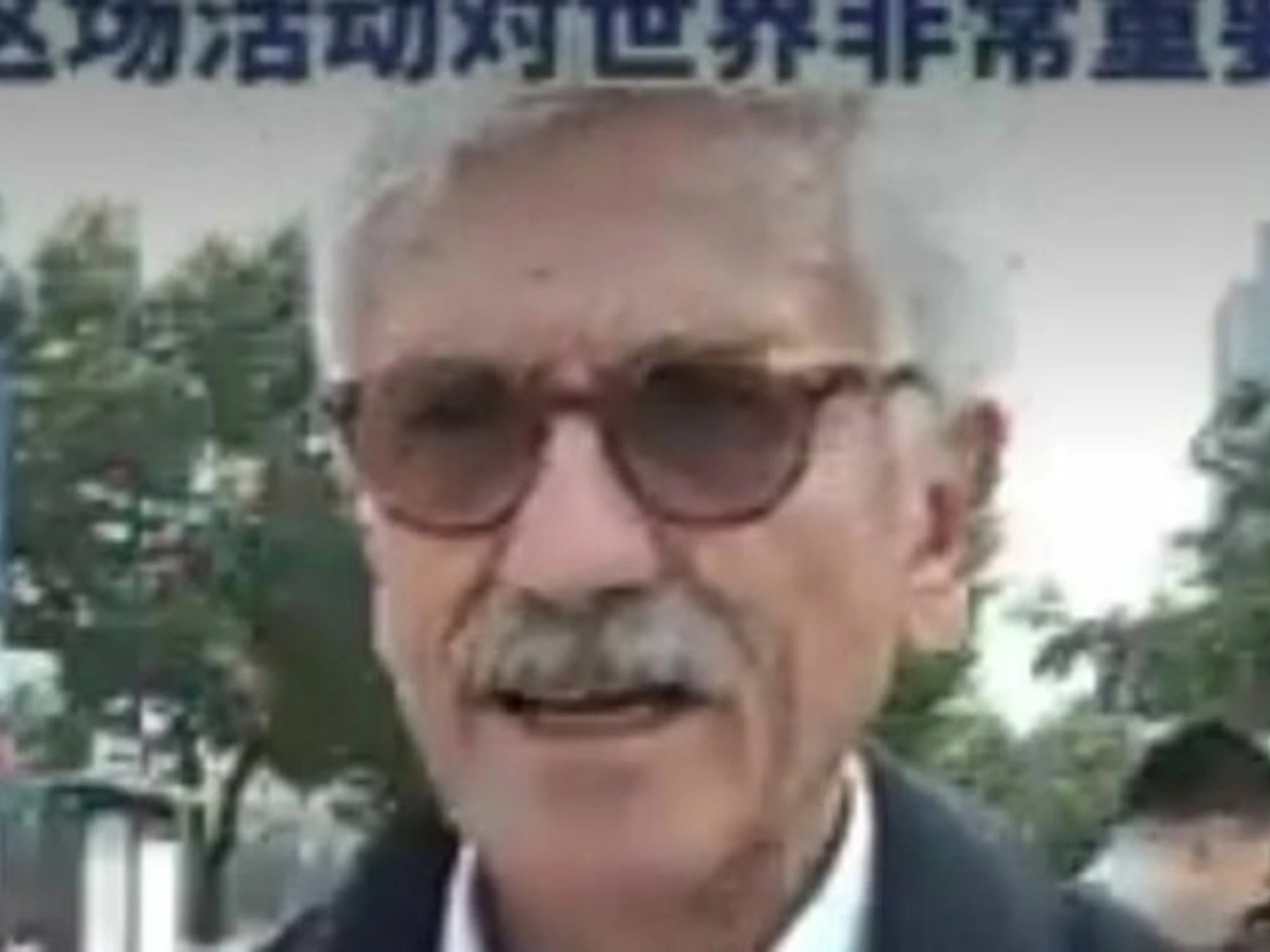 D'Alema in Cina: quel sospetto sul suo vino