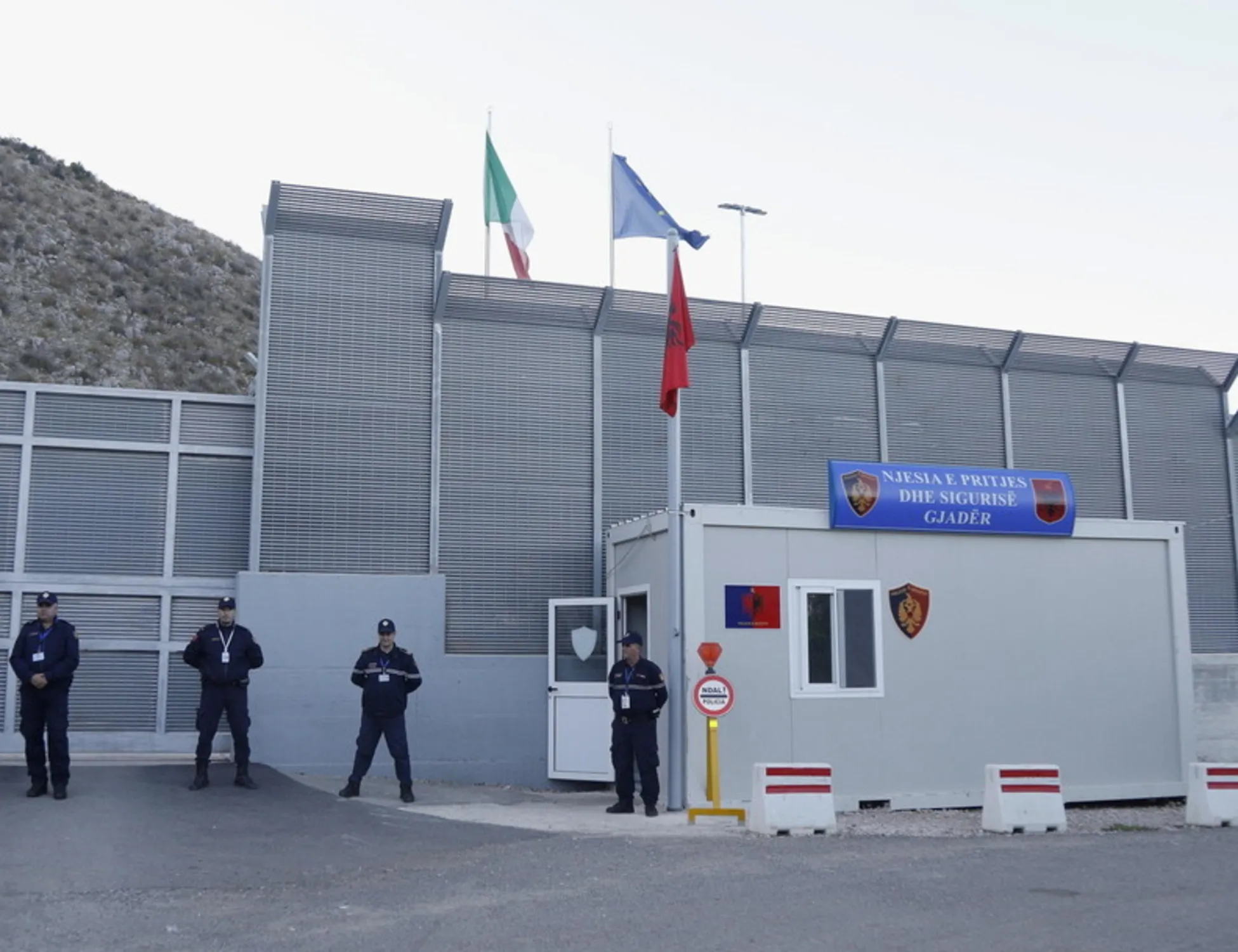 Albania, "senegalese liberato dai giudici è sparito": l'affondo di Piantedosi