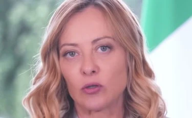 Caivano, Meloni sotterra la sinistra: "Case a chi ha diritto"