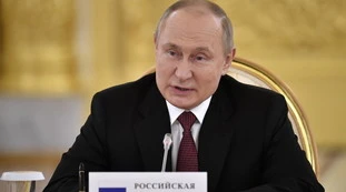 Vladimir Putin "non era davvero presente, rimosso liquido dall'addome": il video-choc dello zar alla riunione interna