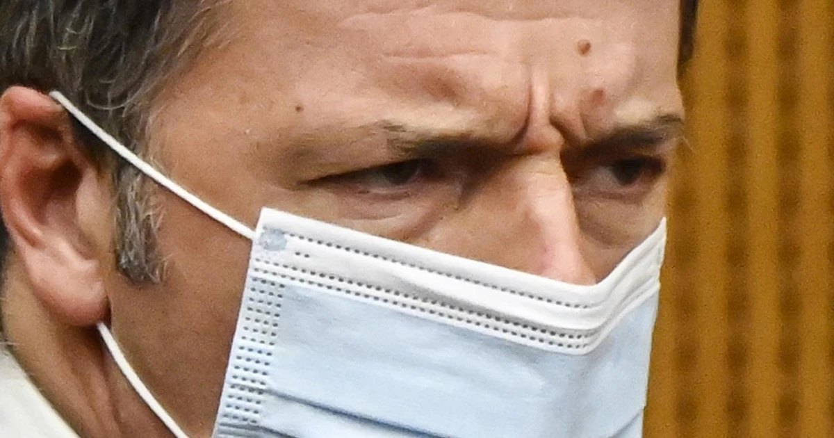 Matteo Renzi, l'indiscrezione che spiega molte cose: "Sotto a che nome ha salvato sul telefonino il numero di Conte"