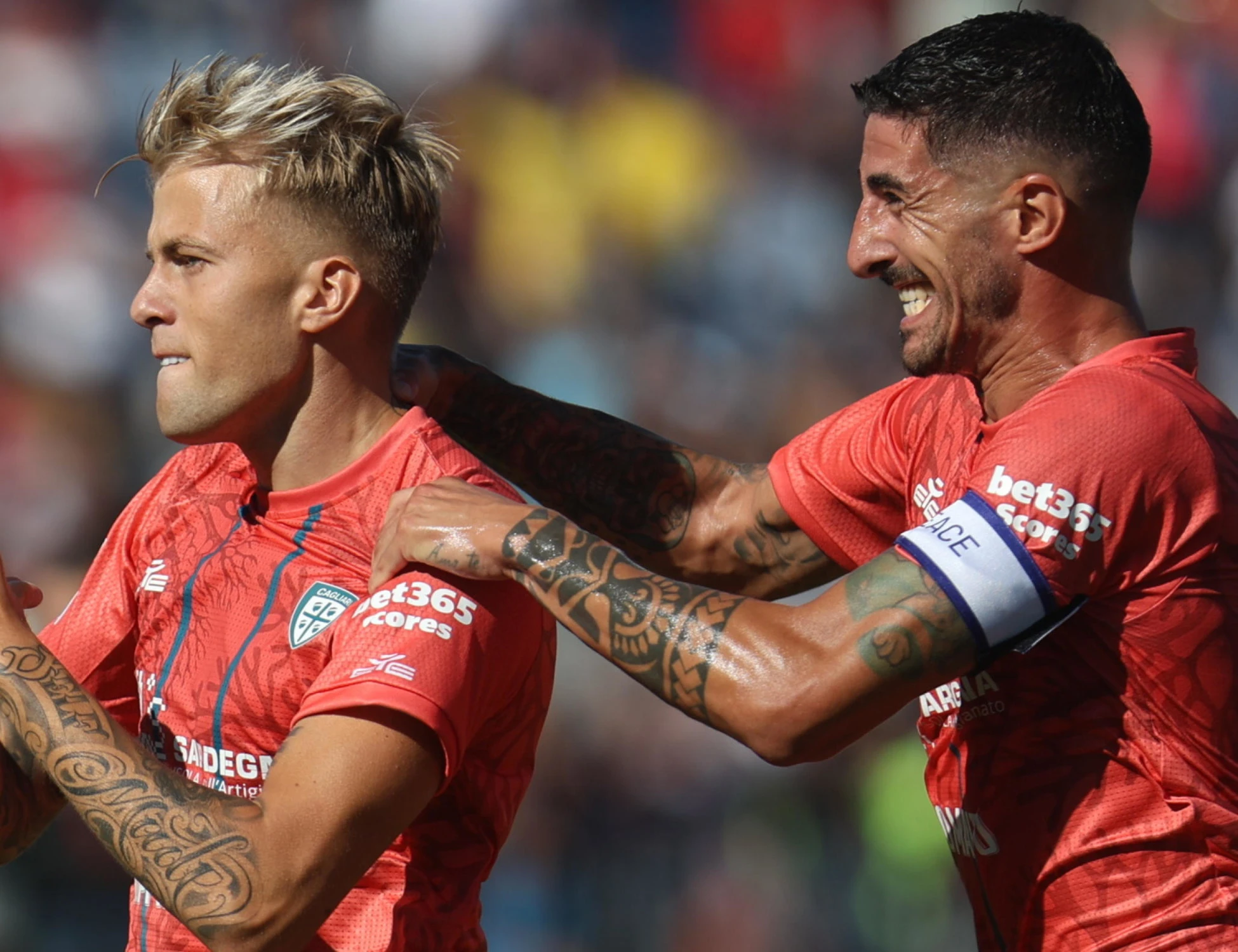 Il Cagliari supera il Parma 2 a 0, in gol anche Mina