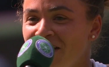Wimbledon, Jasmine Paolini vola ai quarti: rossa d'imbarazzo, "non pensare a lui in tribuna..."