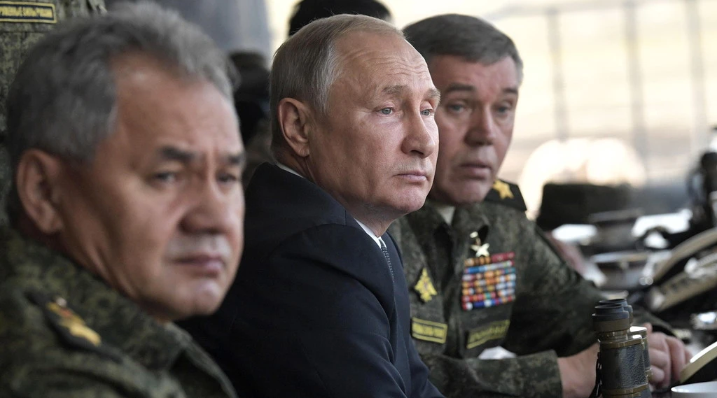 Ucraina, le forze armate russe verso il ritiro. Il Cremlino: "Occidente annientato senza sparare un colpo". Il trionfo di Putin?