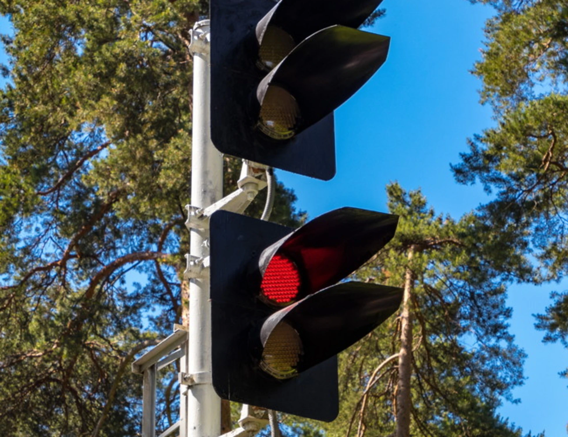 Multe, oltre la linea bianca al semaforo? Cambia tutto