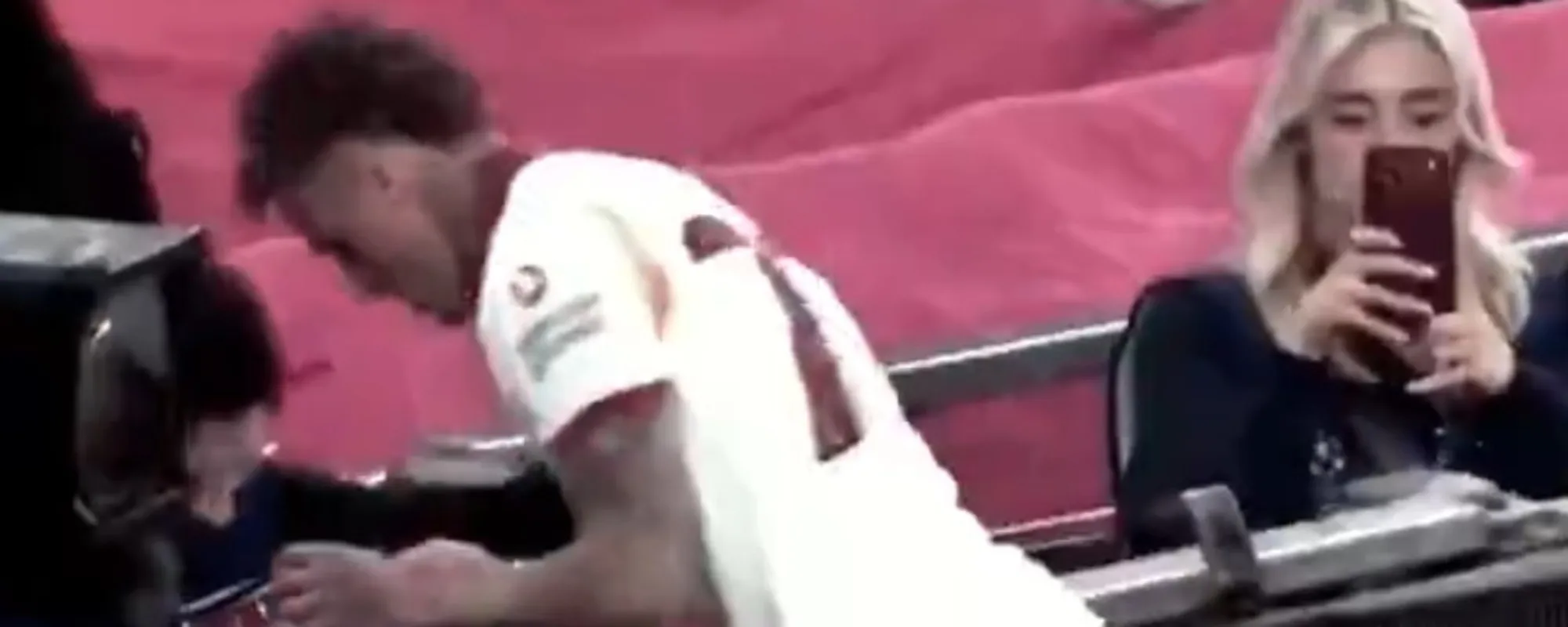 Lang, pollice tagliato: l'infortunio horror, il video