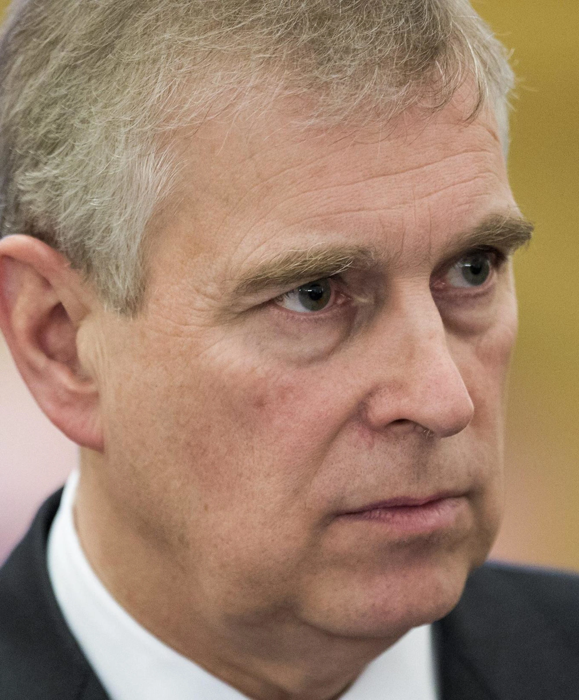 Andrea e lo scandalo sessuale: Re Carlo lo fa fuori, come ha umiliato il fratello