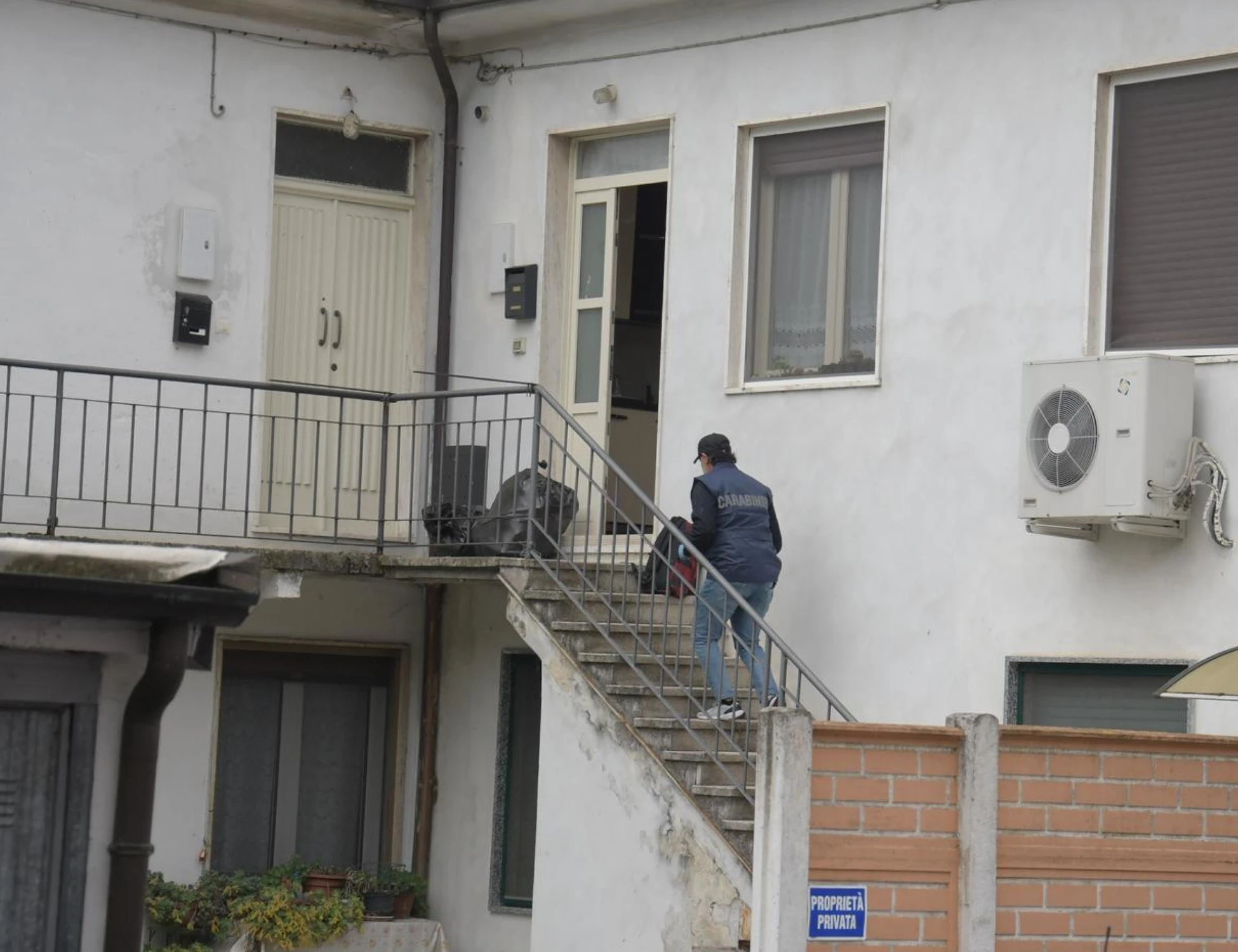 Garlasco, blitz dei carabinieri nella casa dei familiari di Sempio. Indagato l'ex procuratore di Pavia