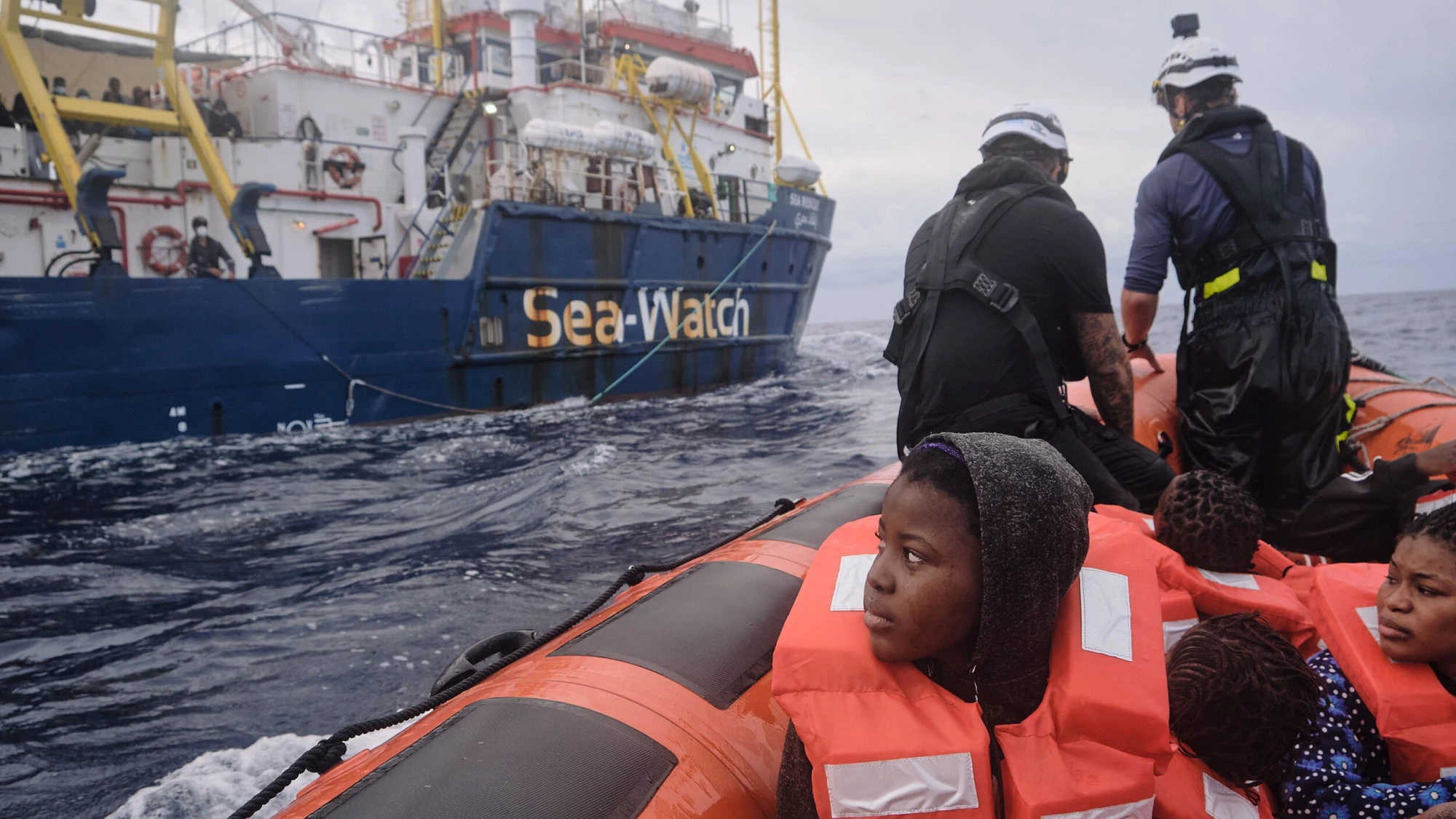 Migranti, Sea Watch fermata 45 giorni attacca Meloni: "L'Italia collabora con i criminali"