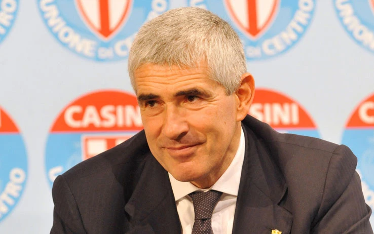 Decadenza, Casini apre a Berlusconi: "Aspettiamo la Cassazione prima di votare"