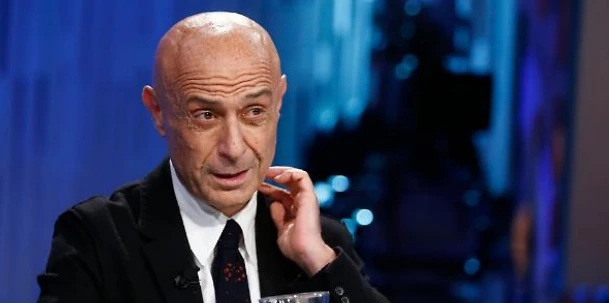Marco Minniti dimentica i propri errori e punta il dito contro Salvini: "La Bossi-Fini va superata"