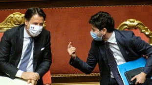 Giuseppe Conte, il retroscena: "Convinto da Brusaferro". Lockdown mascherato: "Togliere la tentazione agli italiani"
