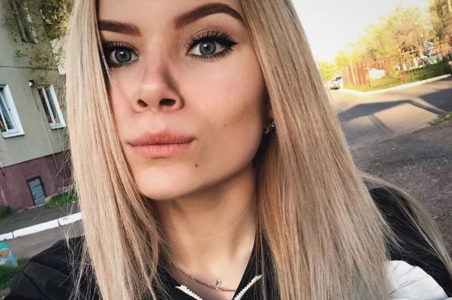 Russia, cade lo smartphone nella vasca da bagno: la morte orribile di questa ragazza