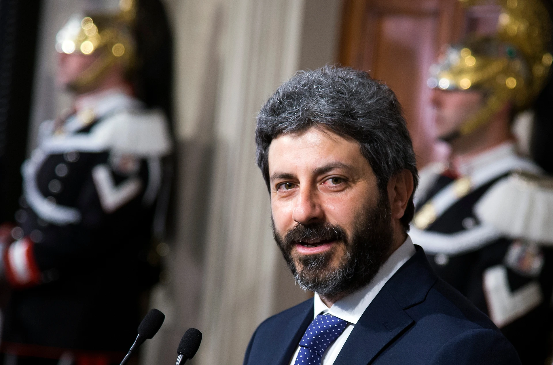 Roberto Fico, lo sfregio al ragazzo vittima dei rom: no al minuto di silenzio per Duccio Dini, preferisce celebrare gli africani
