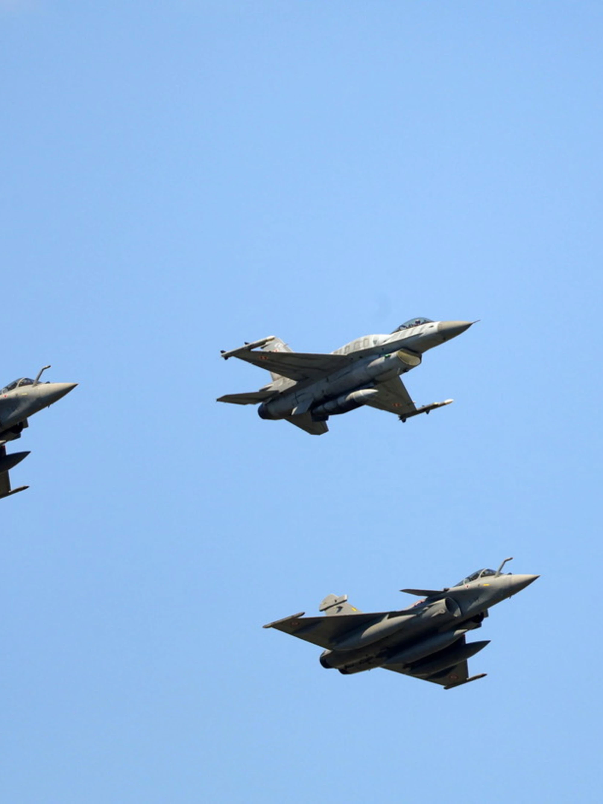 I jet polacchi si alzano in volo: scatta l'allarme, cosa sta succedendo