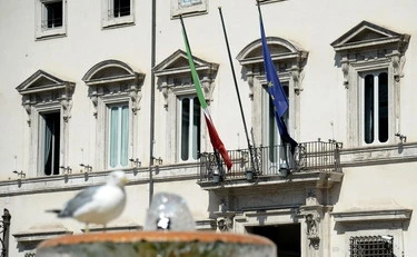https://media.liberoquotidiano.it/ywoD67jsWzEehwijmDLY2SZKs1l86oV1xiZYqNLZnpg/width:800/quality:90/aW1hZ2VzLzIwMjYvMDgvMjYvMTY0MzMwMjM1LWU2ZDVmYmEwLWEwZjAtNDg1ZC05Nzk4LTRmNmE2ODNhYzNhZC5qcGc.webp