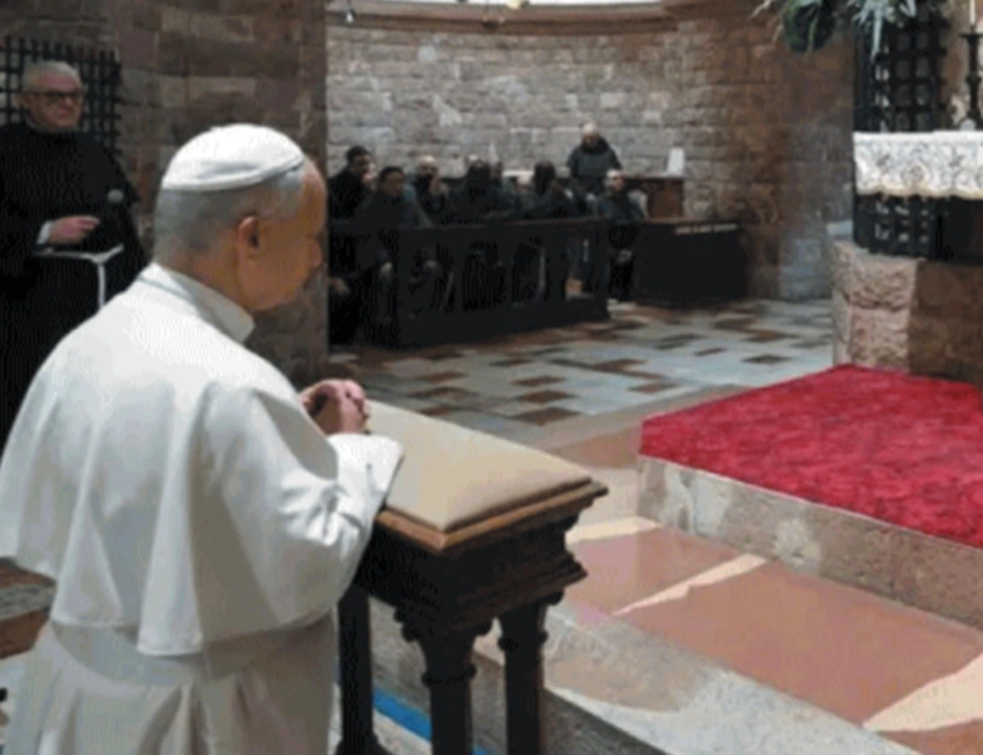 Papa Leone e la Chiesa da svecchiare: vescovi tutti in pensione a 75 anni