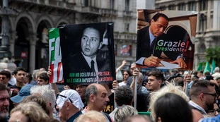 Berlusconi, il misterioso messaggio sul Corriere: "Non ti dimentichiamo"