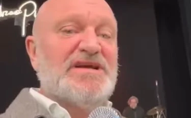 Andrea Pucci rinuncia a Sanremo, lezione morale alla sinistra: "Il termine fascista"