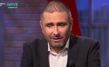 Alessandro Di Battista torna in studio: "Essere qui una conquista, sto facendo delle cure"