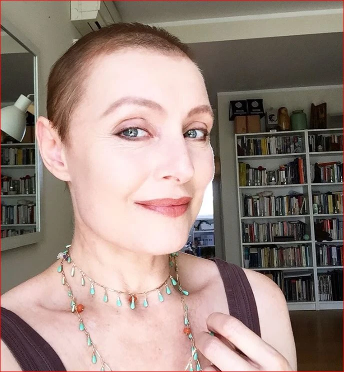 Sabrina Paravicini, la battaglia contro il tumore al seno. Operata: &quot;Sono ancora in piedi&quot;