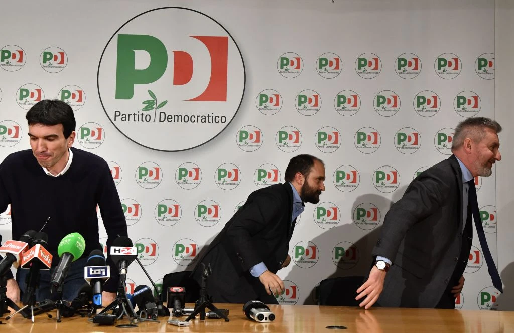 Pd, la mossa alle spalle di Renzi. Martina e la proposta segreta a Di Maio: "Noi ci stiamo"