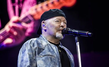 Vasco Rossi farnetica da Vincenzo De Luca: "Non come pensano quelli di destra"