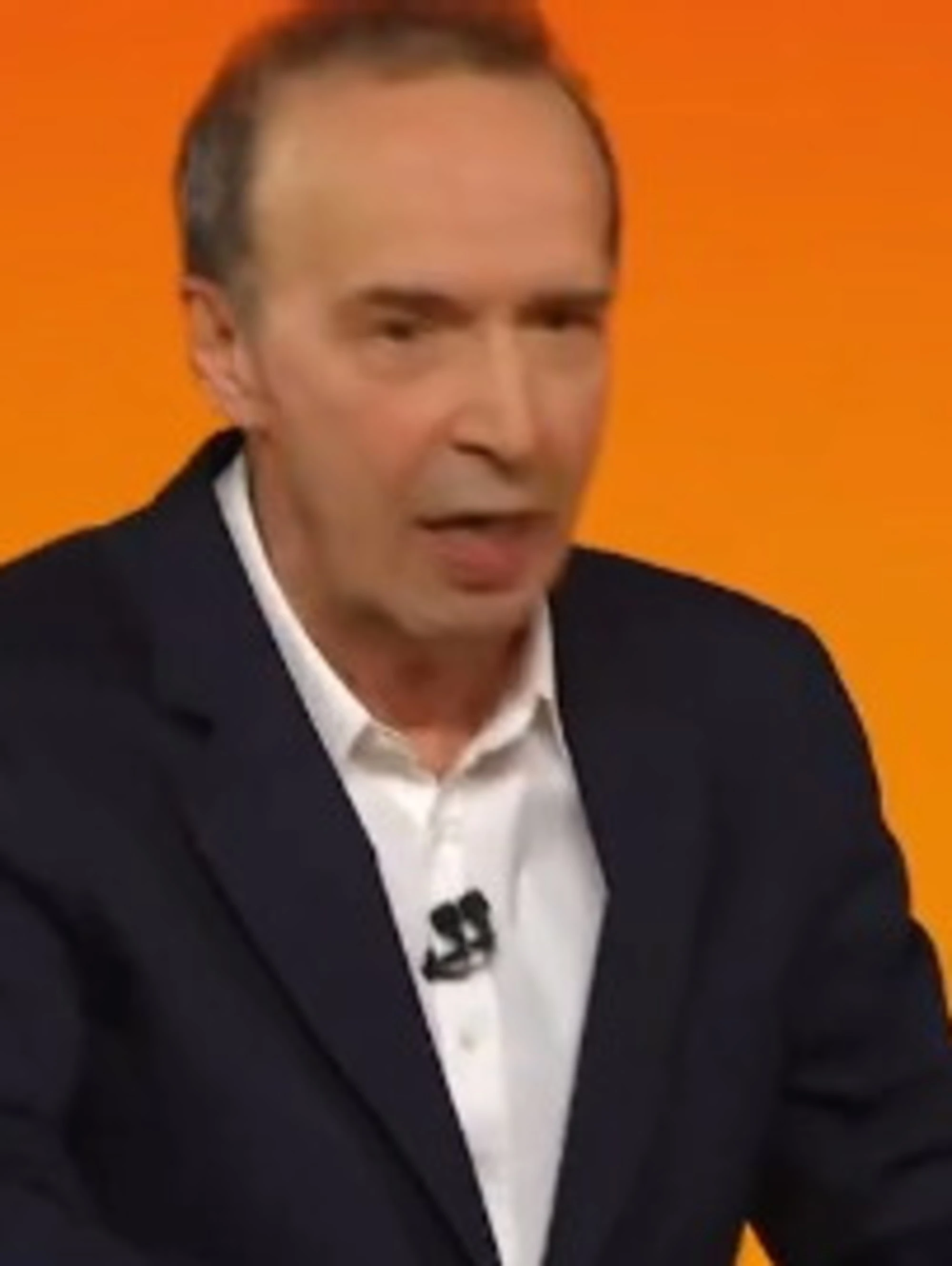 Roberto Benigni, la bordata di FdI: "Si sconsiglia la visione a un pubblico sensibile alle idiozie di sinistra"