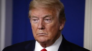 Donald Trump, crollo nei sondaggi dopo il Russia Bounty Story: voci sul ritiro dalla corsa presidenziale