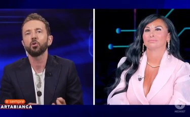È sempre Cartabianca, rissa tra Andrea Scanzi e Rita De Crescenzo: "Oh, oh, oh!"