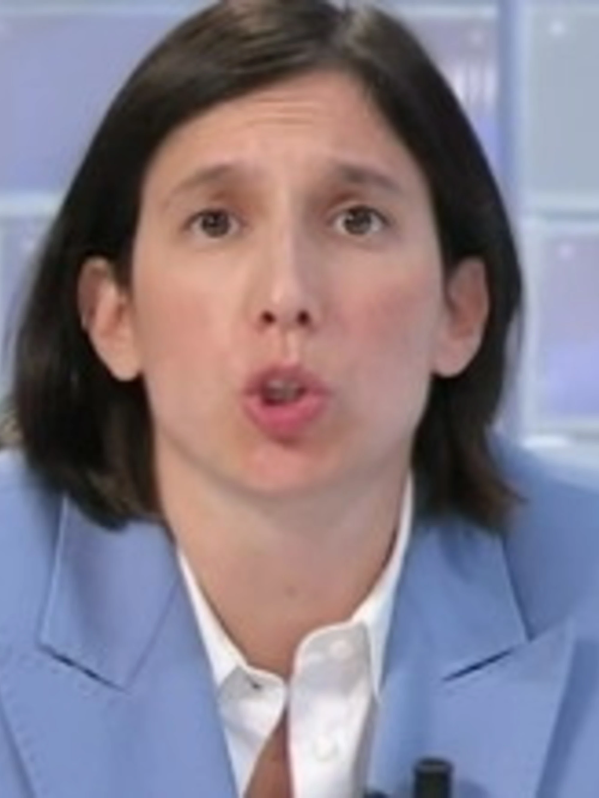 Elly Schlein ora fa la vittima: "Io criticata perché giovane donna"