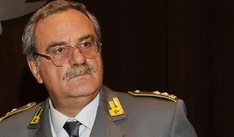 L'ex capo della Finanza Adinolfi a quello dei Monopoli Ferrara: "Mi raccomando, le sigarette per mia moglie"