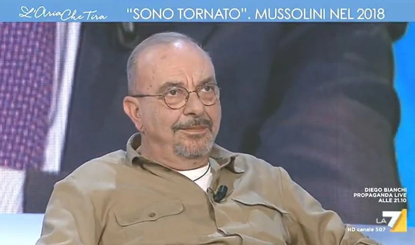 Alessandro Sallusti contro Vauro: "Il fascista sei tu. Solo una destra liberale può governare l'immigrazione"