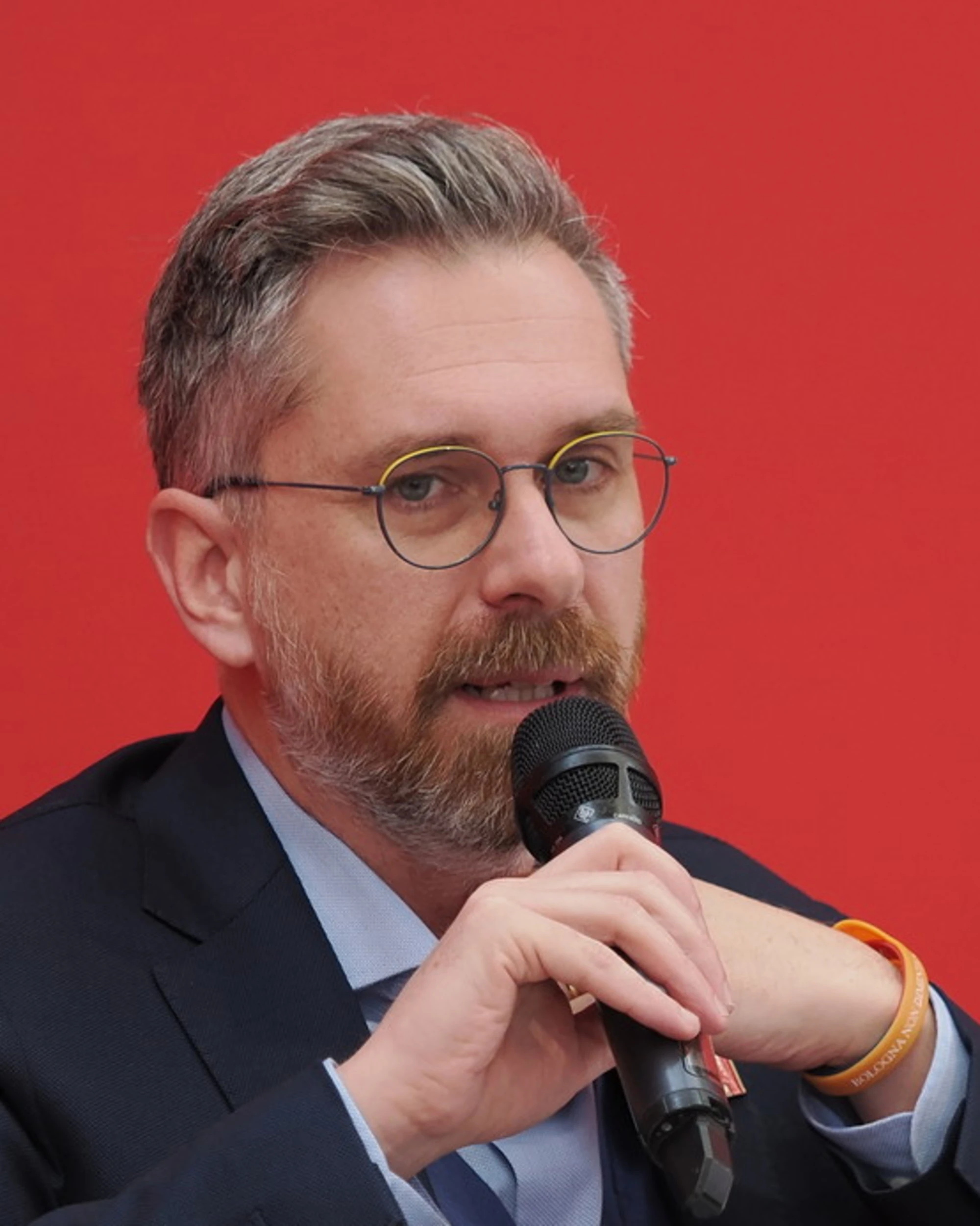 Bologna, la resa di Lepore sulla piazza pro-Ue