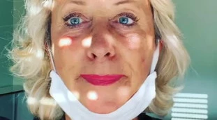 Ballando con le Stelle, parla Carolyn Smith: "Cosa ho chiarito con i medici", un messaggio misterioso