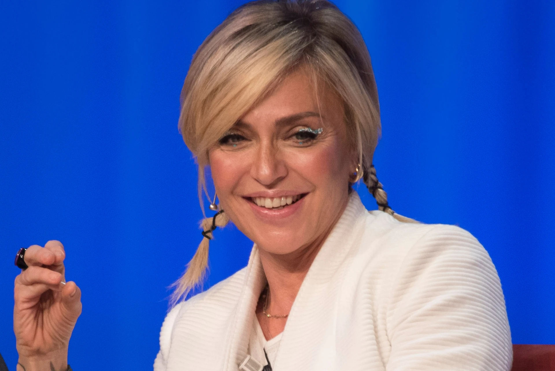 Paola Barale, le indiscrezioni sulla "importantissima offerta": verso il ritorno in tv come conduttrice?