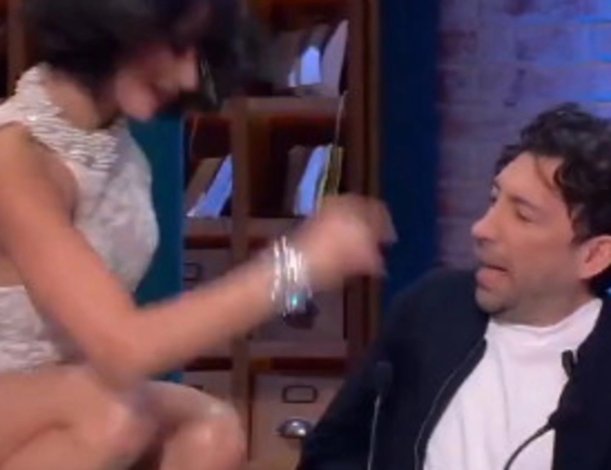 Affari Tuoi, raptus di Martina Miliddi con Herbert Ballerina: pubblico sconvolto