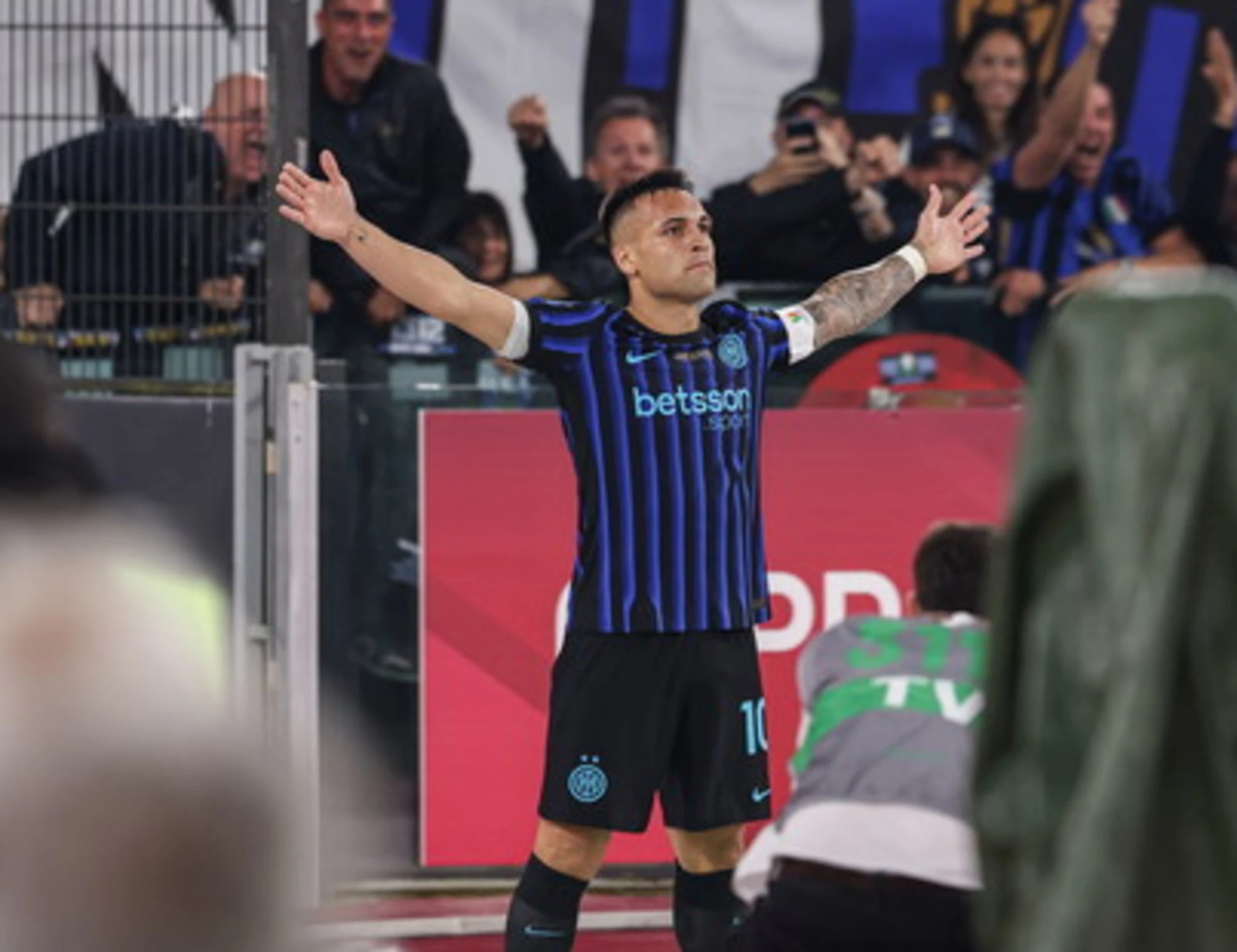 Lautaro Martinez al Barcellona? Chivu gela il mondo Inter: "Il mercato è bastardo..."