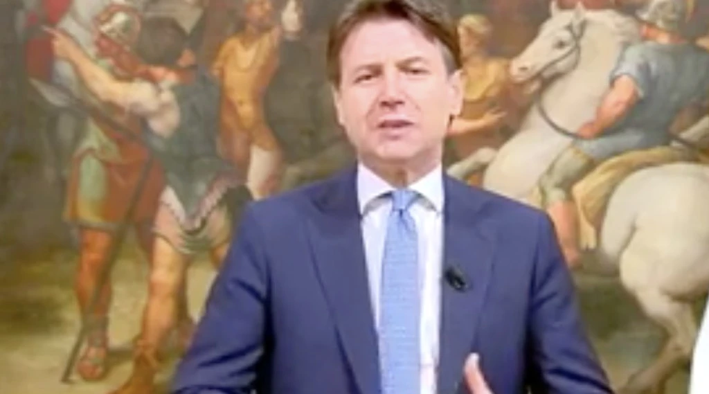 Giuseppe Conte, una diretta di 60 secondi dopo il Consiglio europeo: così si allunga la vita al governo